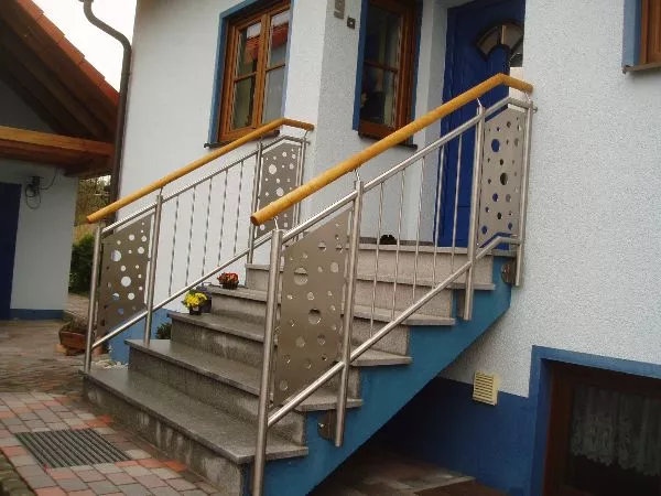 Geländer an der Haustreppe