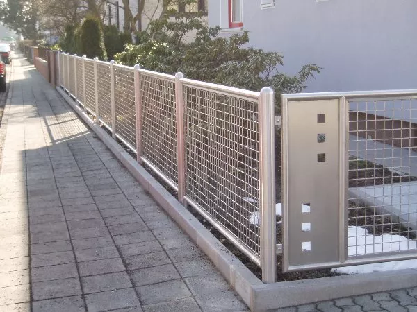 Gartenanlage mit Gitterfüllung
